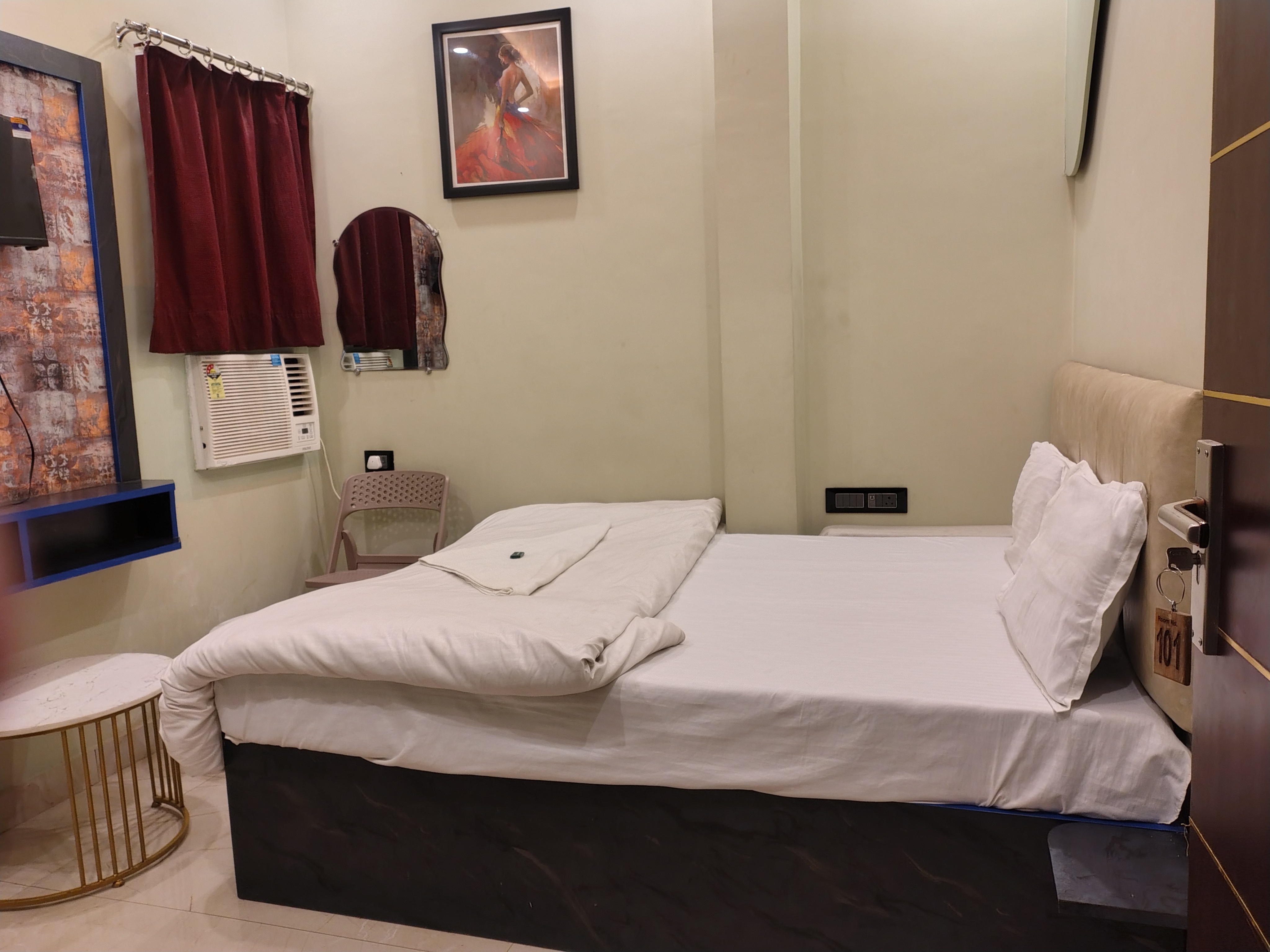 Deluxe Room hotel in Banaras 